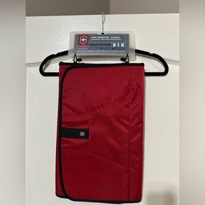 Victorinox packing bag in red and black